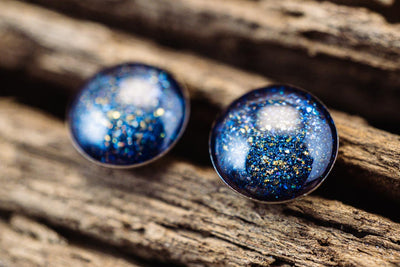 Mini Ohrstecker •Galaxie• in Saphirblau - Lules Piek