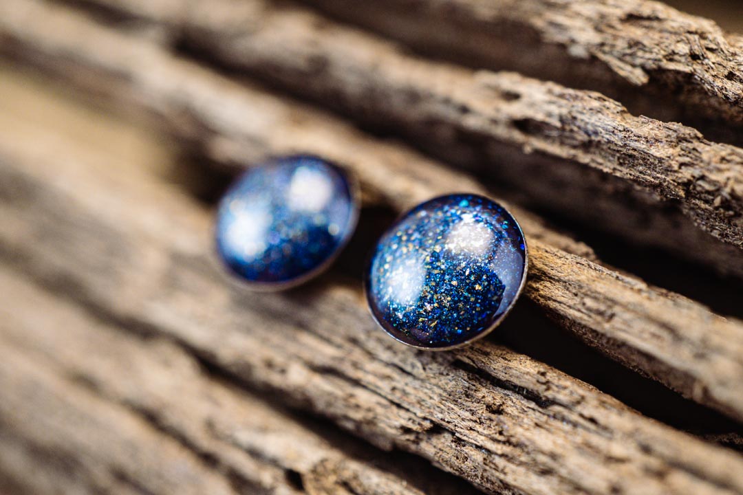 Mini Ohrstecker •Galaxie• in Saphirblau - Lules Piek