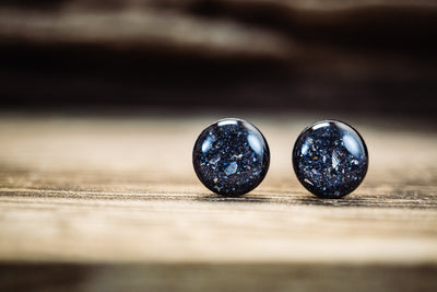 Kleine Mini Ohrstecker •Galaxie• in Schwarz - Lules Piek