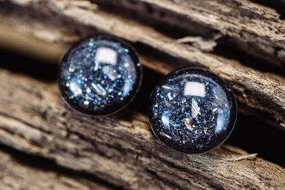 Kleine Mini Ohrstecker •Galaxie• in Schwarz - Lules Piek