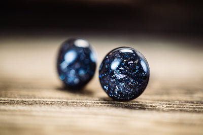 Kleine Mini Ohrstecker •Galaxie• in Schwarz - Lules Piek