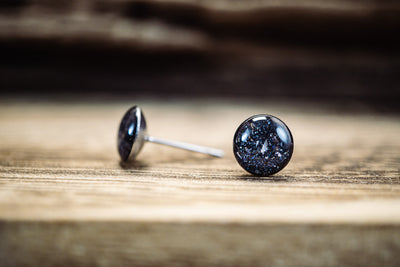 Kleine Mini Ohrstecker •Galaxie• in Schwarz - Lules Piek