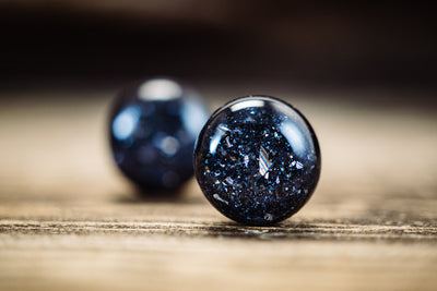 Kleine Mini Ohrstecker •Galaxie• in Schwarz - Lules Piek