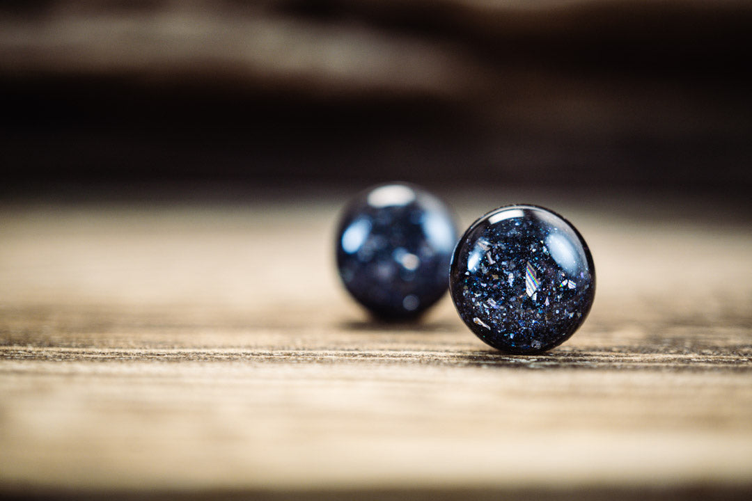 Kleine Mini Ohrstecker •Galaxie• in Schwarz - Lules Piek
