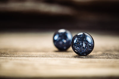Kleine Mini Ohrstecker •Galaxie• in Schwarz - Lules Piek