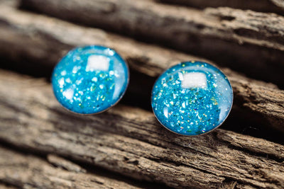 Kleine runde Mini Ohrstecker •Galaxie• in Türkis - Lules Piek