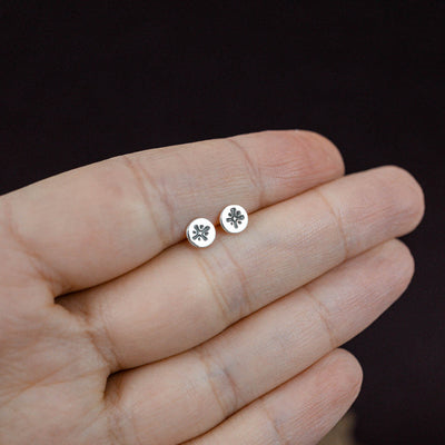 Kleine Mini Ohrstecker funkelnder Morgenstern aus 925 Echtsilber - Lules Piek