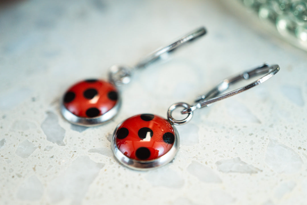 Kleine Marienkäfer Ohrringe •Ladybug• mit Edelstahl - Lules Piek