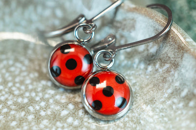 Kleine Marienkäfer Ohrringe •Ladybug• mit Edelstahl - Lules Piek