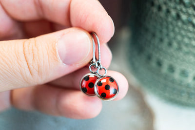 Kleine Marienkäfer Ohrringe •Ladybug• mit Edelstahl - Lules Piek