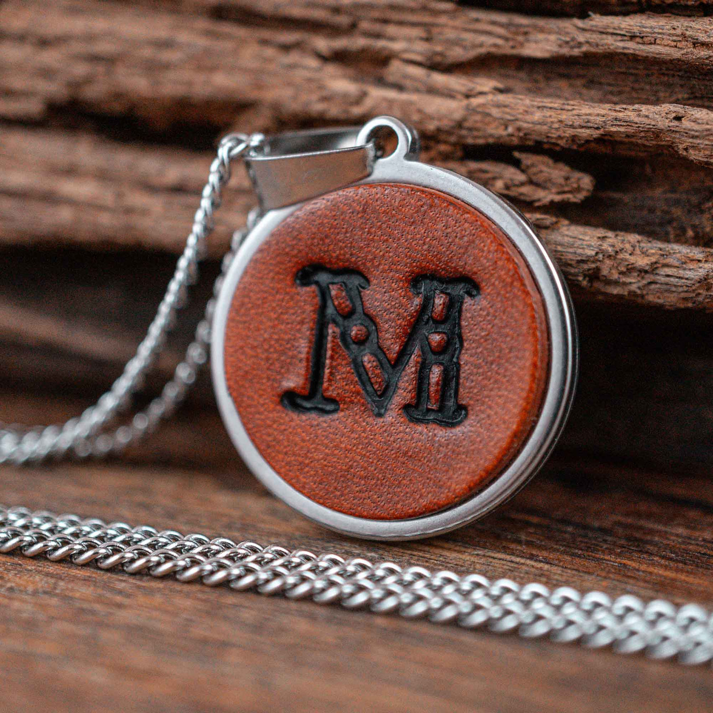 Kette aus Leder mit deinem Buchstabe - Mahagoni