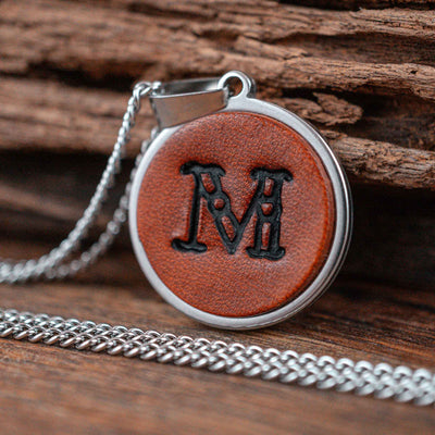 Kette aus Leder mit deinem Buchstabe - Mahagoni