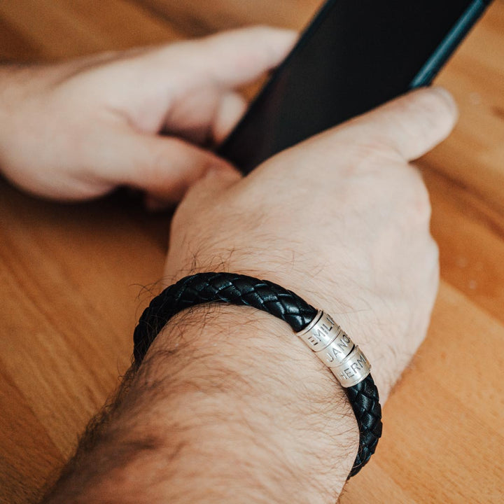 Dickes Lederarmband in Schwarz mit Gravur auf Echtsilber - Lules Piek