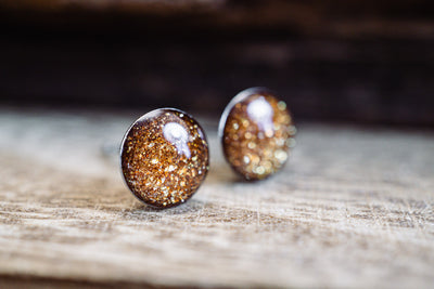 Mini Ohrstecker •Galaxie• in Goldbronze - Lules Piek