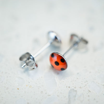 Kleine Marienkäfer Ohrstecker •Ladybug• mit Edelstahl - Lules Piek