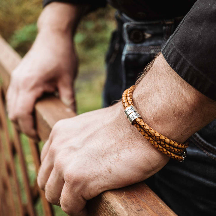 Lederarmband in Senfgelbem Sandbraun mit Gravur auf Echtsilber