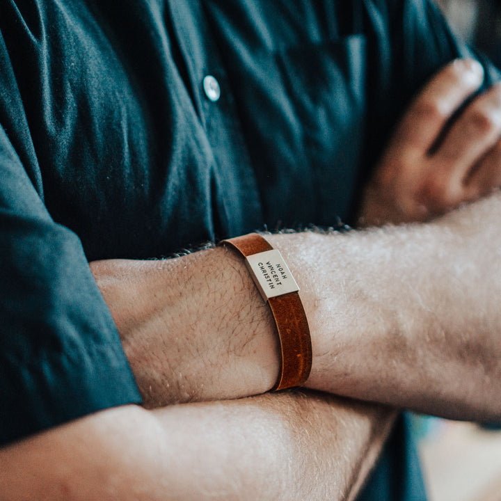 Lederarmband in Cognac Braun mit Gravur auf Echtsilber