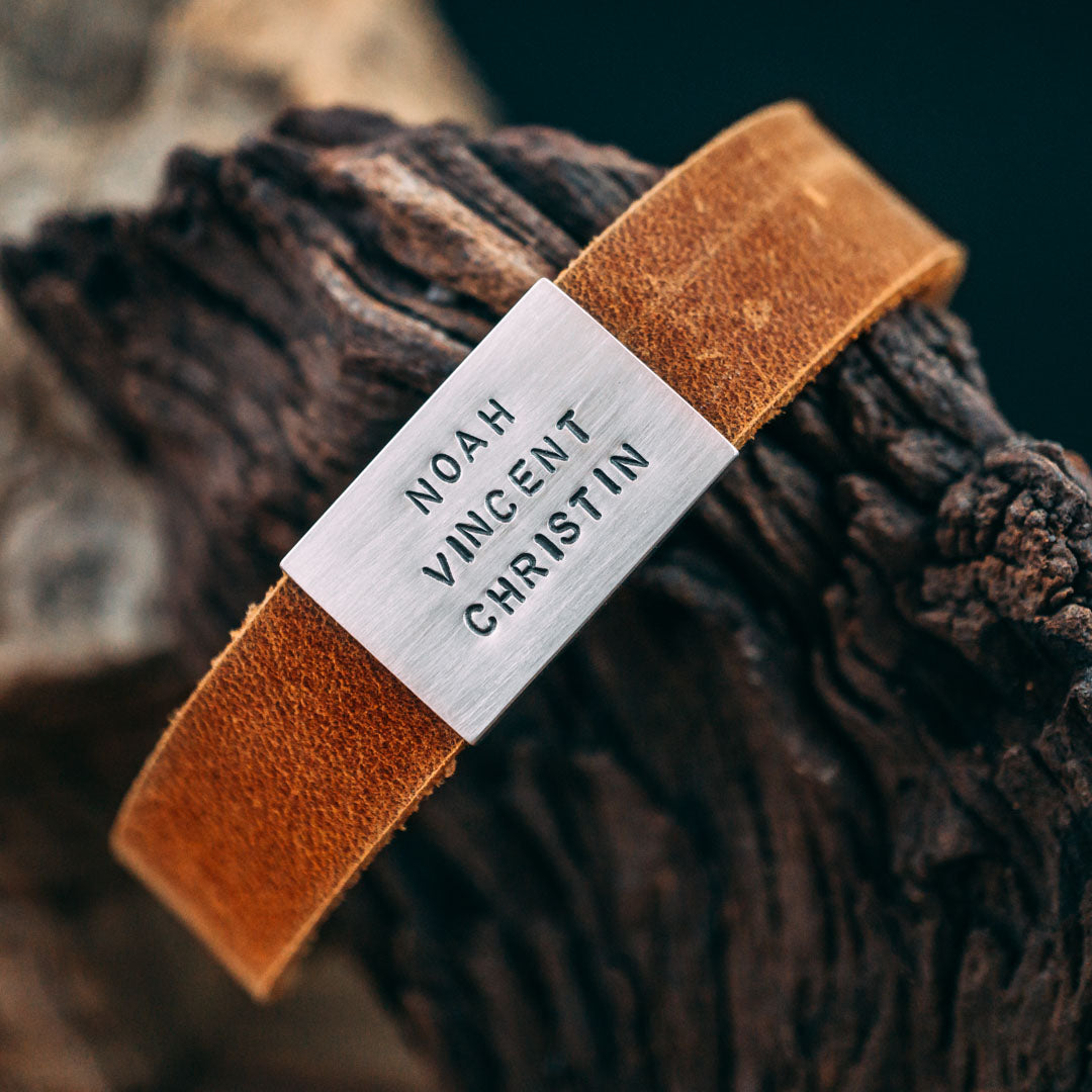 Lederarmband in Braun mit Gravur auf Echtsilber