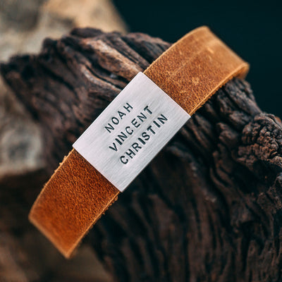 Lederarmband in Braun mit Gravur auf Echtsilber