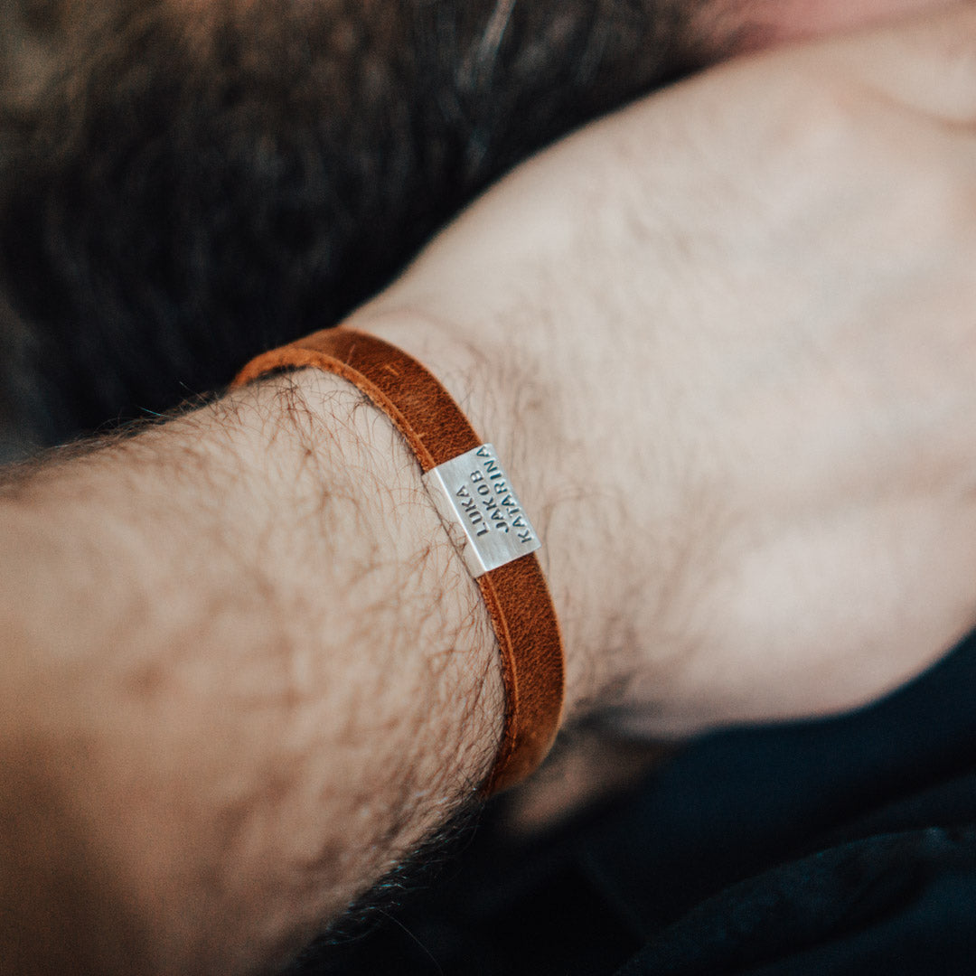 Narrow nubuck leather bracelet in cognac brown with engraving on real silver