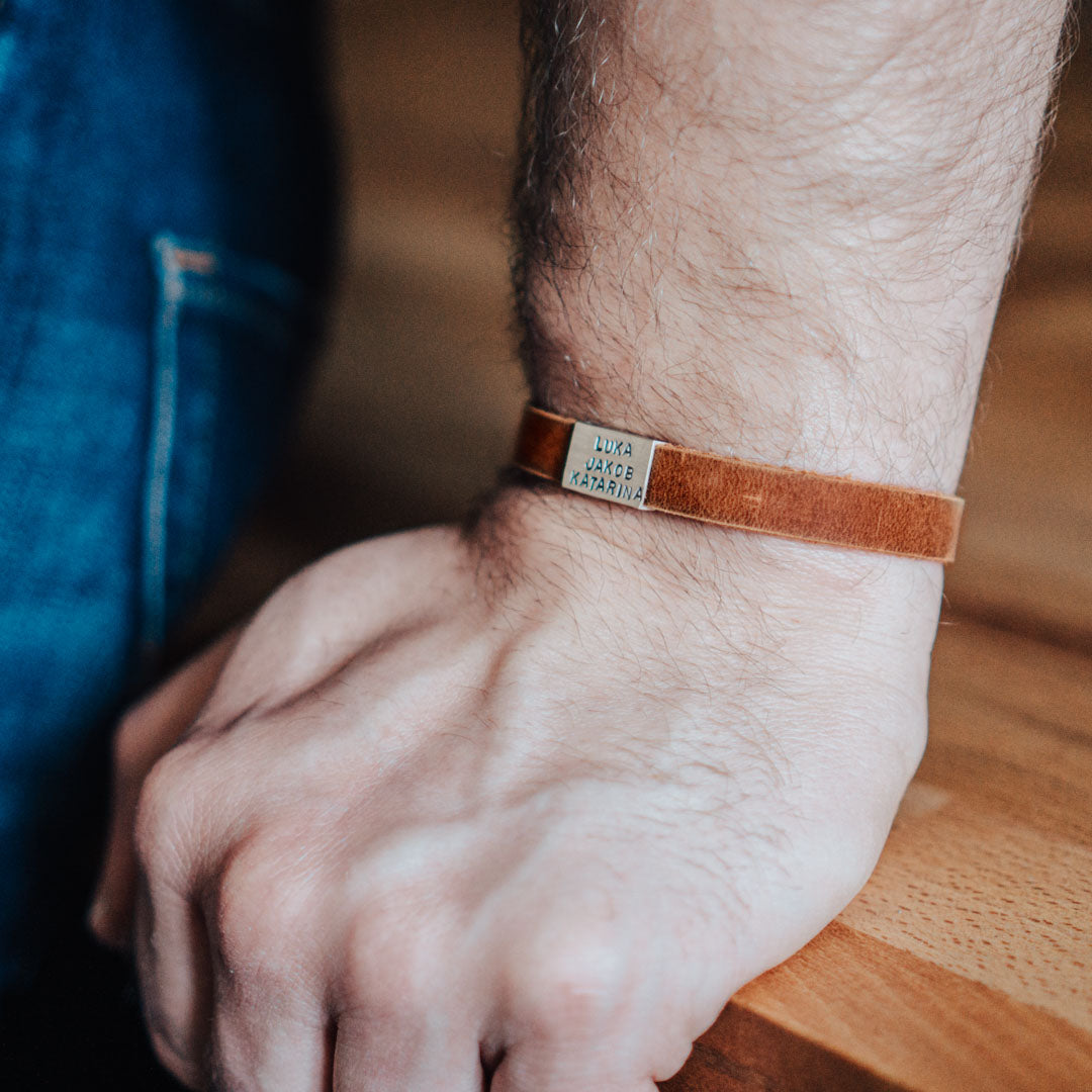 Narrow nubuck leather bracelet in cognac brown with engraving on real silver