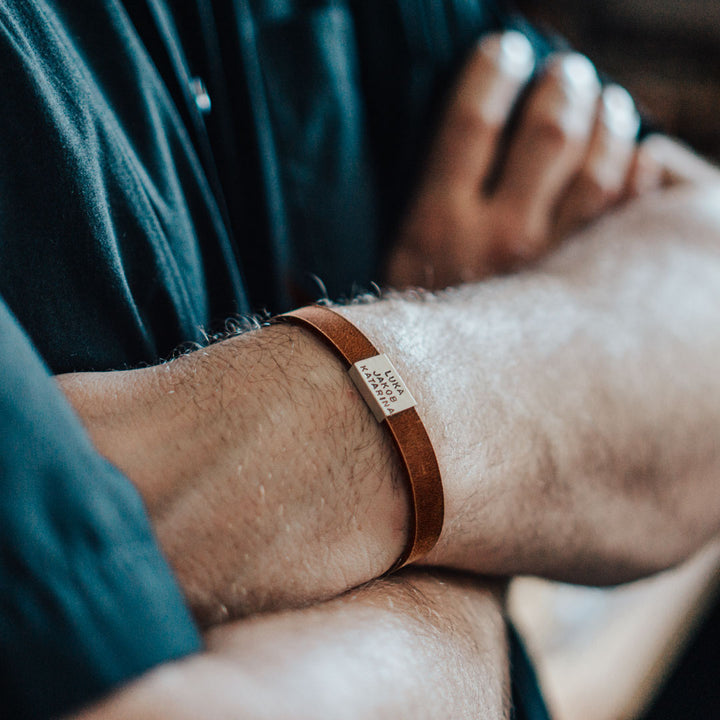 Narrow nubuck leather bracelet in cognac brown with engraving on real silver