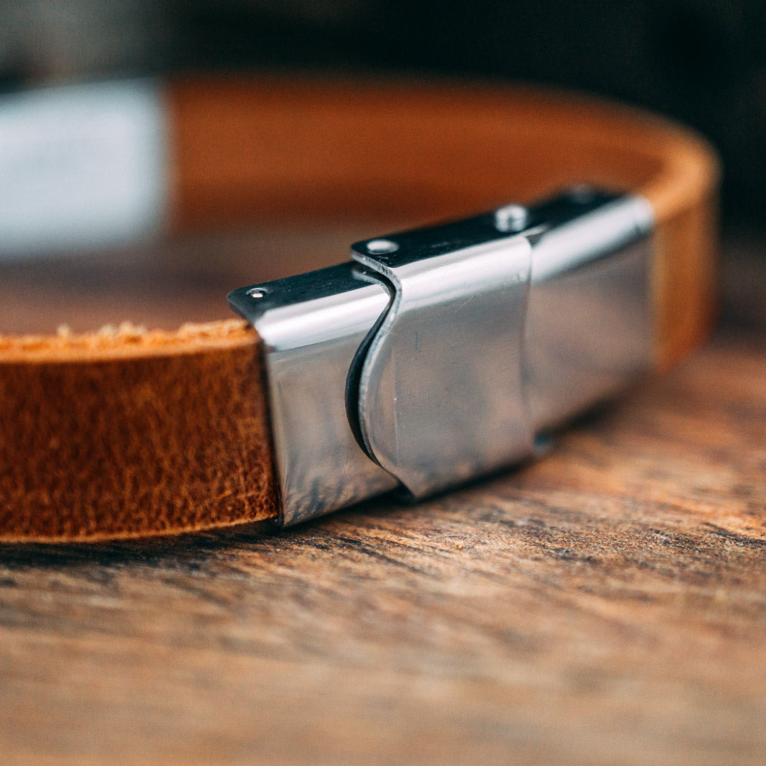 Narrow nubuck leather bracelet in cognac brown with engraving on real silver