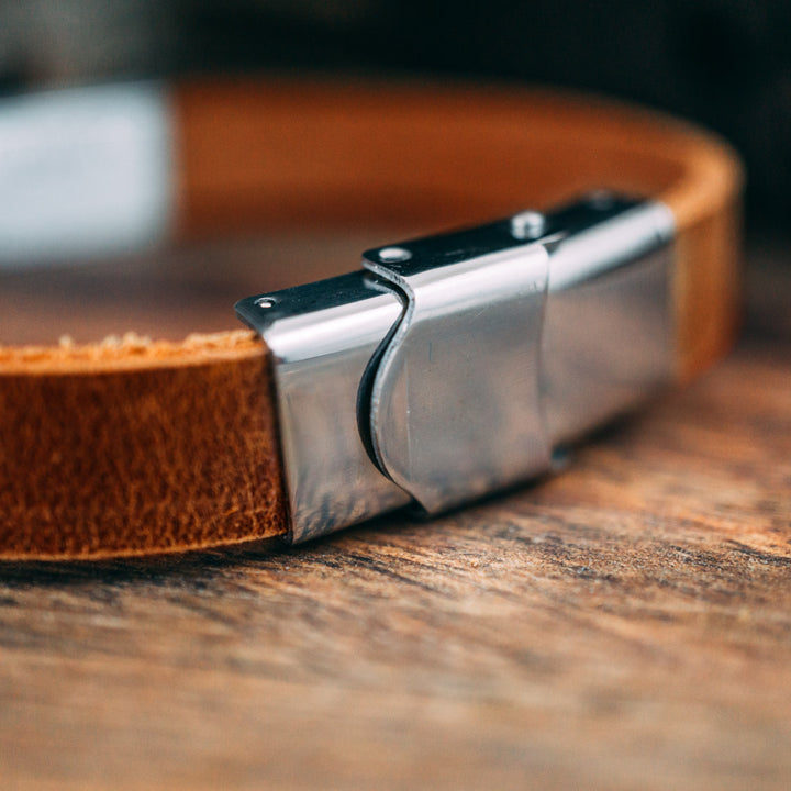 Narrow nubuck leather bracelet in cognac brown with engraving on real silver