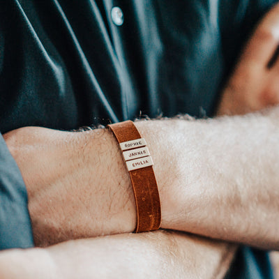 Nubuk-Lederarmband in Braun mit Gravur auf Echtsilberperlen