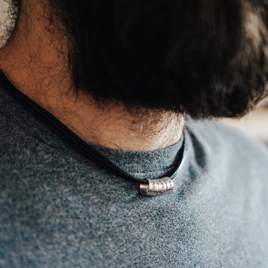 Vegane Halskette in Schwarz für Männer mit Gravur auf Echtsilber