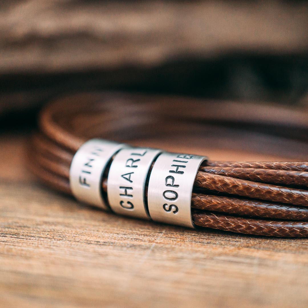 Veganes Wickelarmband in Braun mit Gravur auf Echtsilber - Lules Piek
