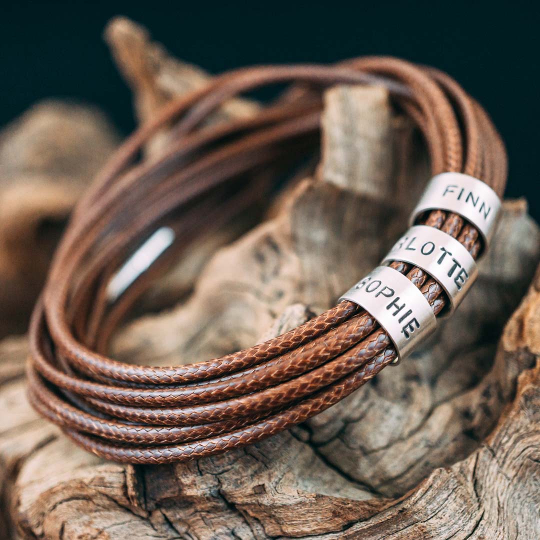 Veganes Wickelarmband in Braun mit Gravur auf Echtsilber - Lules Piek