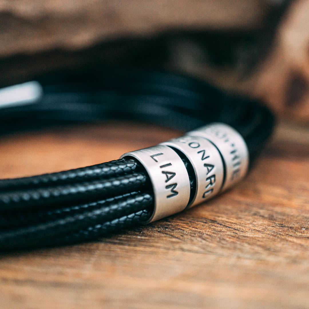 Veganes Wickelarmband in Schwarz mit Gravur auf Echtsilber - Lules Piek
