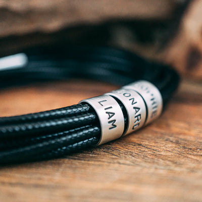 Veganes Wickelarmband in Schwarz mit Gravur auf Echtsilber - Lules Piek