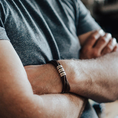 Veganes Wickelarmband in Braun mit Gravur auf Echtsilber - Lules Piek