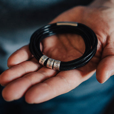 Veganes Wickelarmband in Schwarz mit Gravur auf Echtsilber - Lules Piek